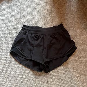 Lululemon Low-Rise Hotty Hot Shorts 2.5”